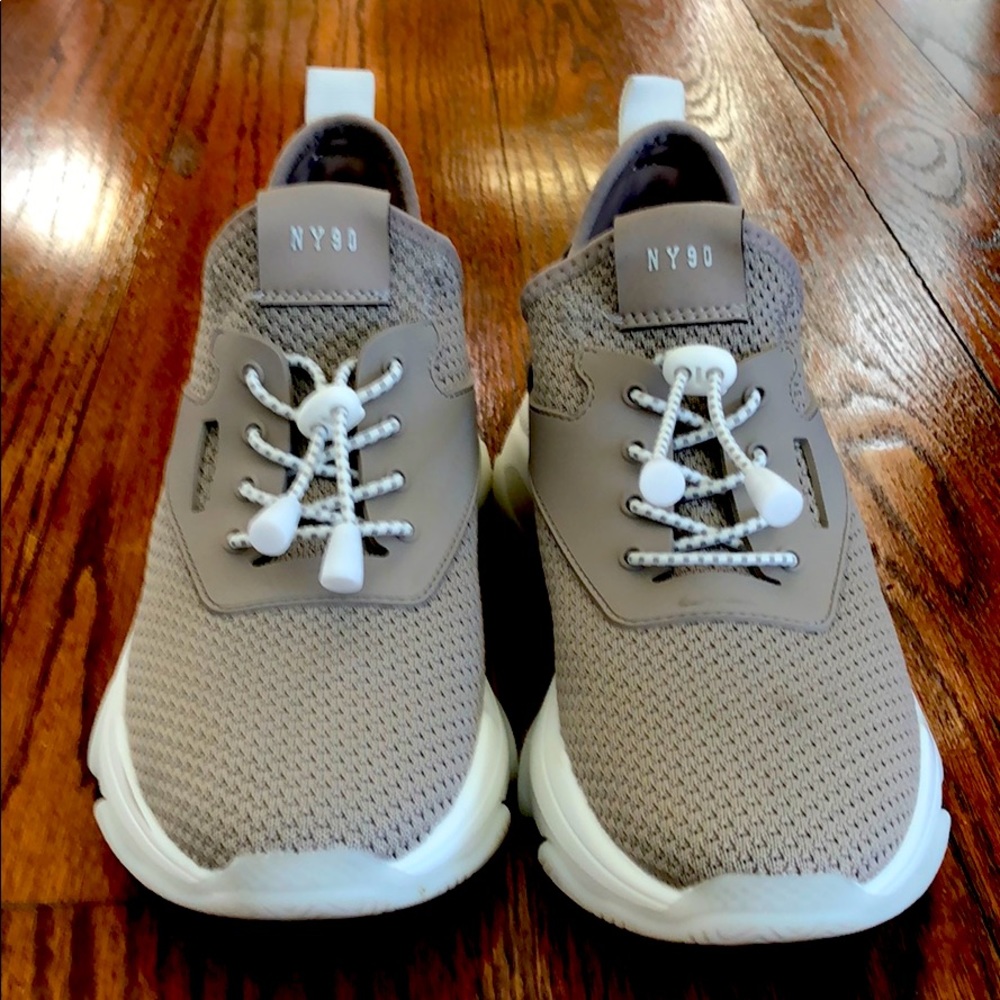 Steve Madden NY90 size 8 sneakers